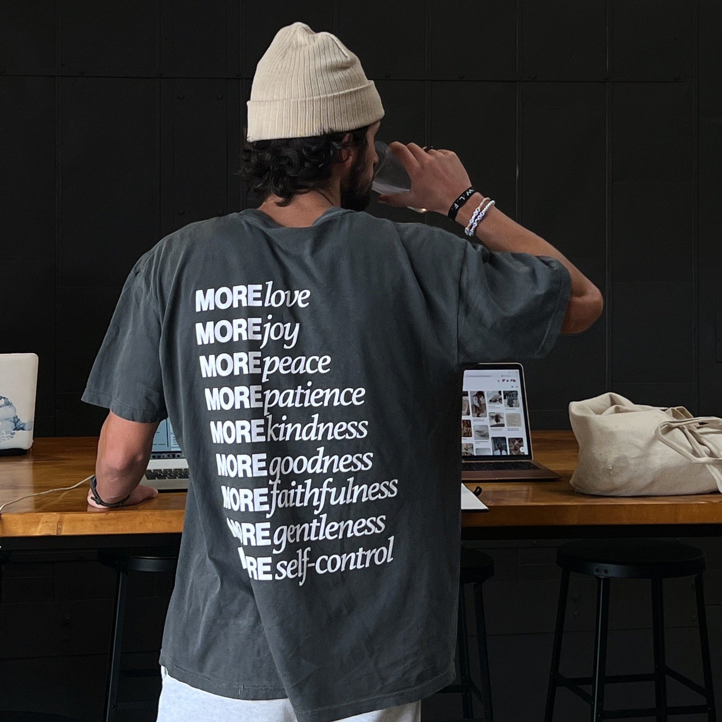 "MADE for MORE" PREMIUM COMFORT COLOR TEE | PEPPER